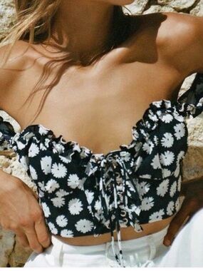 Sabo Skirt Black & White Floral Lace-Up Crop Top